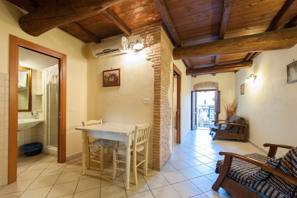 Bed And Breakfast Mblò Fondi Exterior foto