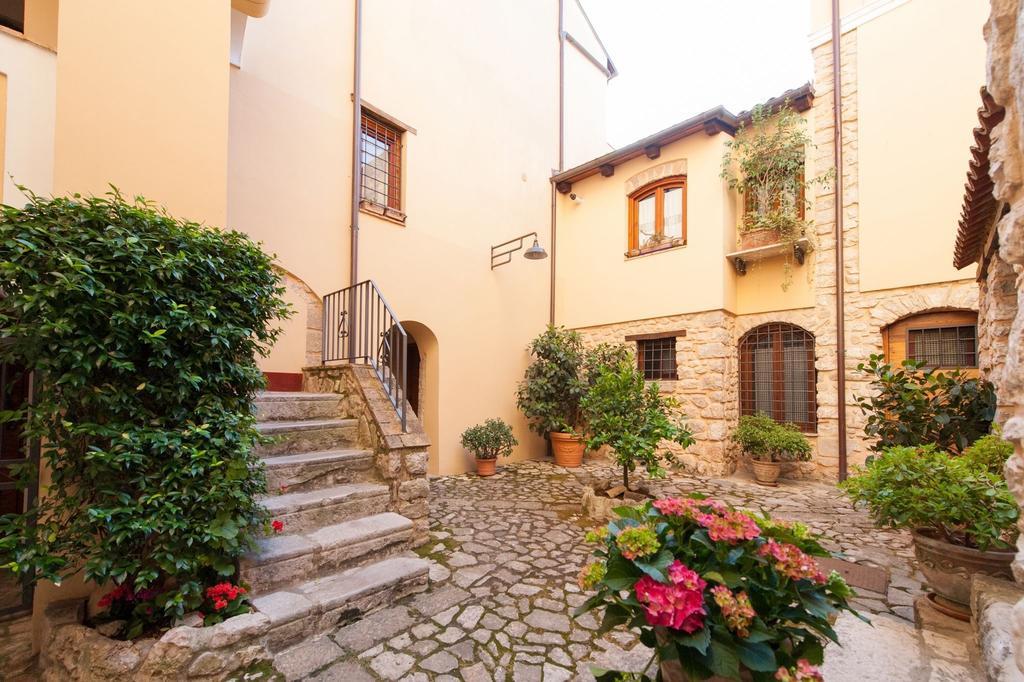 Bed And Breakfast Mblò Fondi Exterior foto