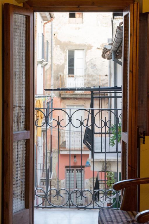 Bed And Breakfast Mblò Fondi Exterior foto