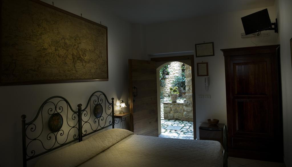Bed And Breakfast Mblò Fondi Exterior foto