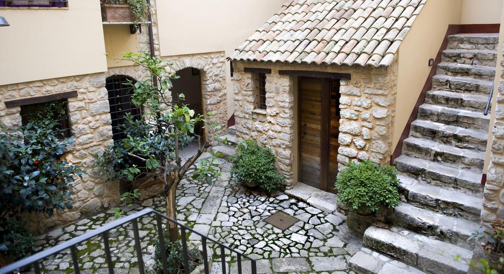 Bed And Breakfast Mblò Fondi Exterior foto