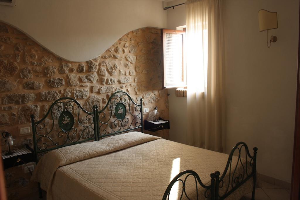 Bed And Breakfast Mblò Fondi Exterior foto