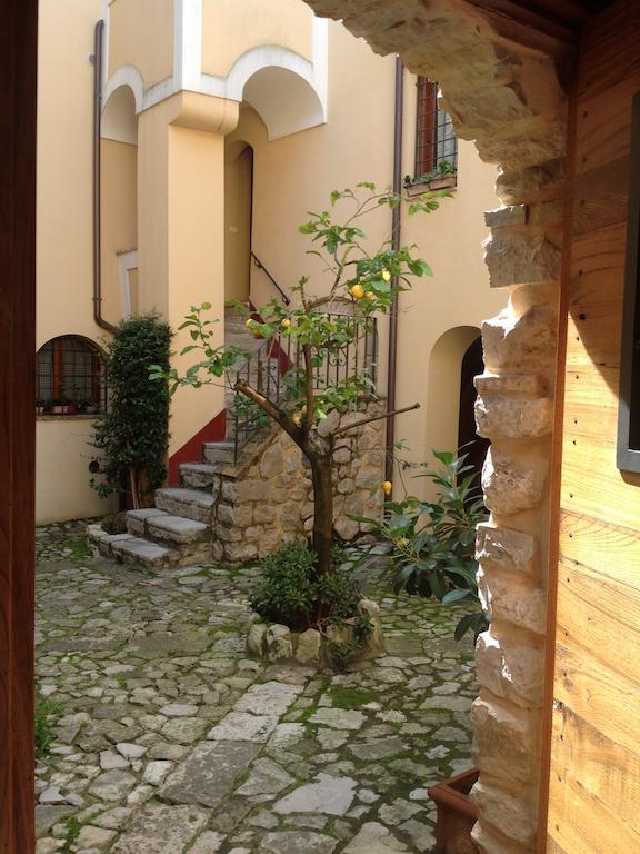 Bed And Breakfast Mblò Fondi Exterior foto
